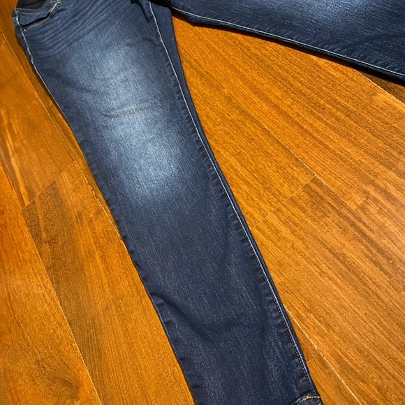 ❤️DARK WASH MATERNITY JEANS❤️ - Picture 3 of 7